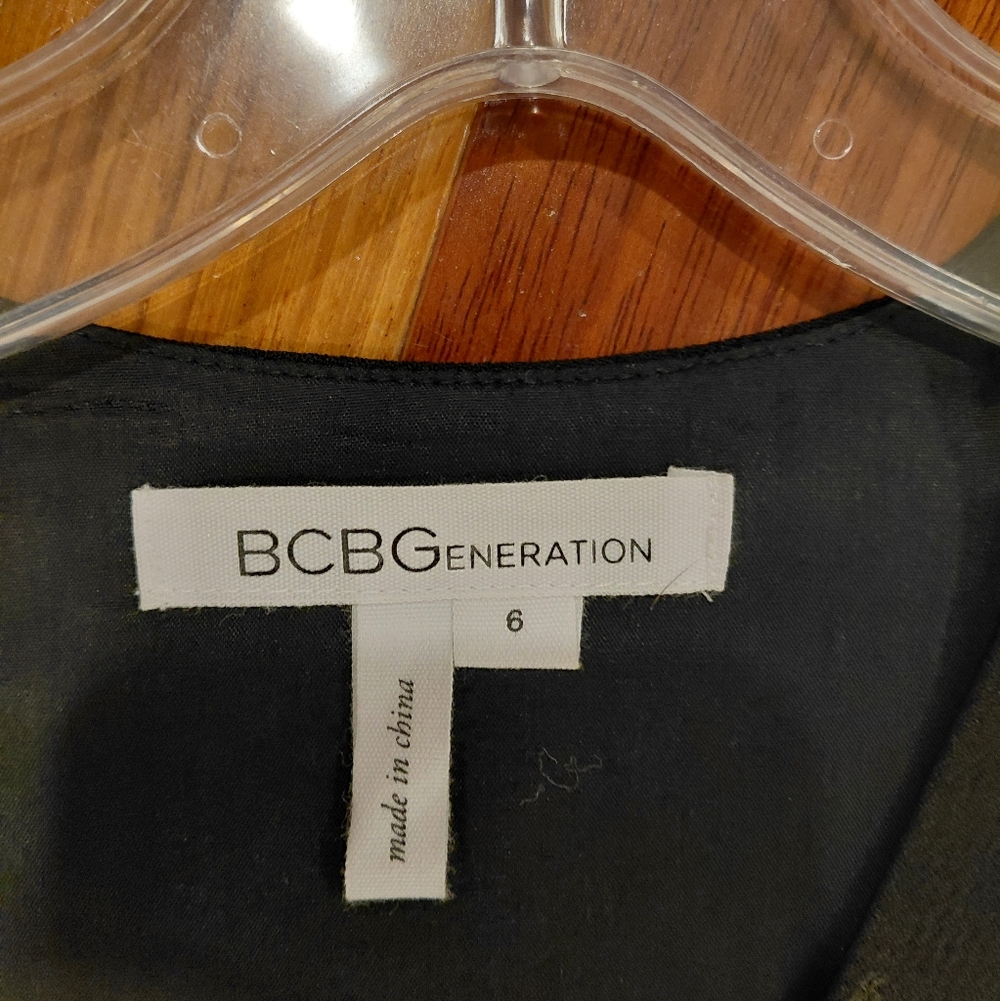 BCBGeneration Black And White Flutter Sleeve Dres… - image 2